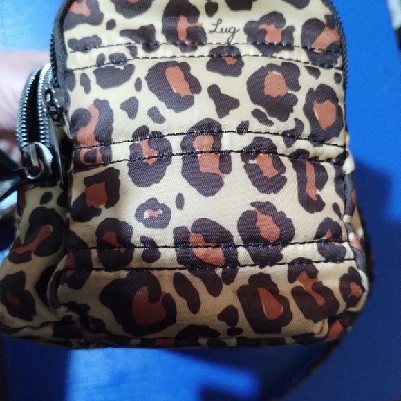 Lug trolley cb organizing crossbody bag with key fob, RFID and pockets! - Picture 3 of 16